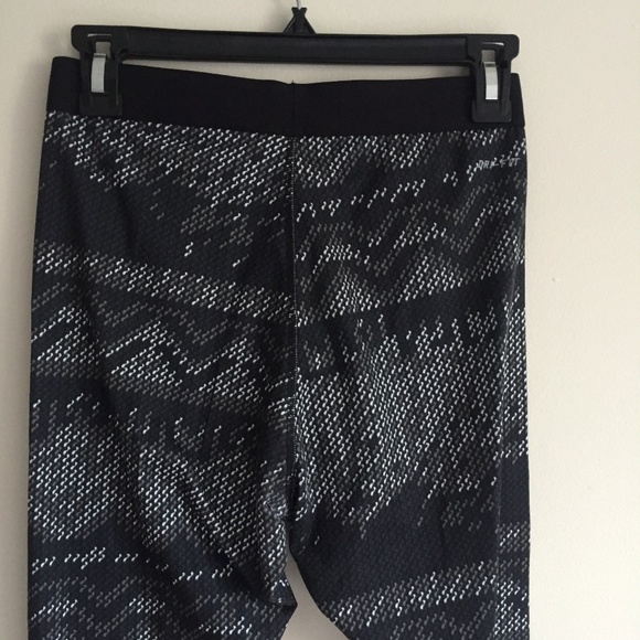 NIKE PRO Driver-Fit Grey Knit Print Leggings - Picture 9 of 11
